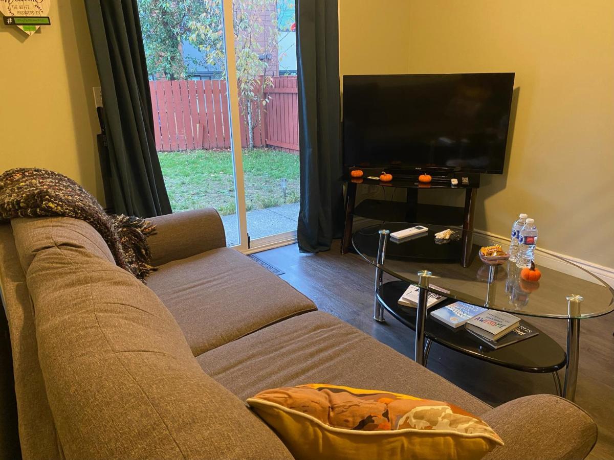 1 Bedroom Suite In Langford. Victoria Kültér fotó