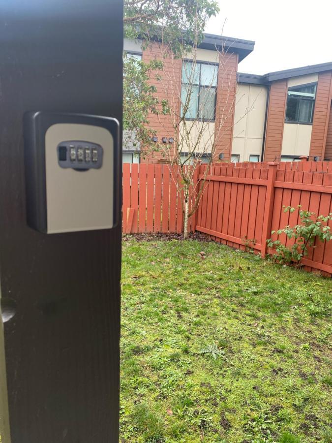 1 Bedroom Suite In Langford. Victoria Kültér fotó